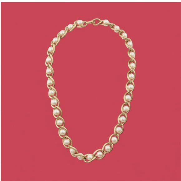 Strand of pearls with a difference - Picture 1 of 4